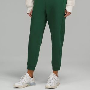 Lululemon Scuba HR 7/8 Jogger